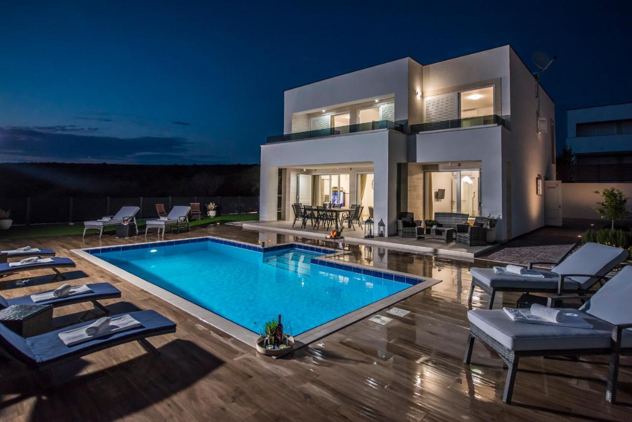 Villas Royal II With Private Pool Novalja Exterior photo